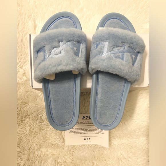 APL (Athletic Propulsion Labs) Women’s Shearling Slides - Picture 3 of 11